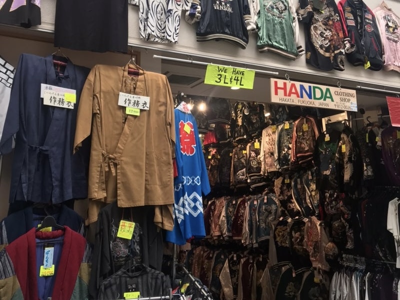 中洲川端商店街にある洋服店。かなり個性的なラインナップです。