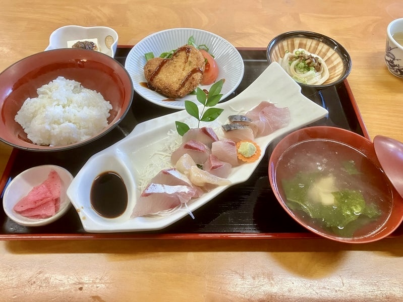 福岡・相島にある丸山食堂のお刺身定食。