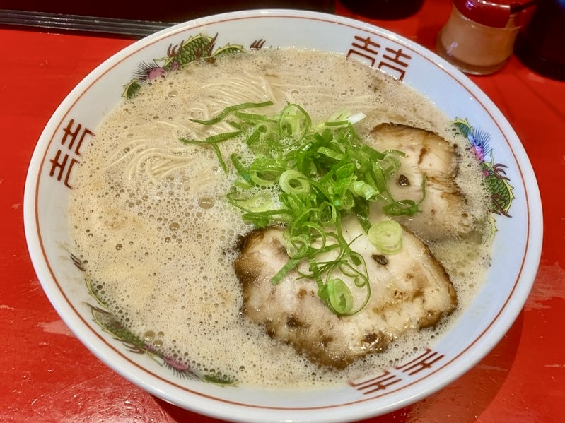 福岡の博多大砲ラーメン。春吉本店は建物老朽化のため60年の幕を閉じました。現在は新宮店のみ営業しています。