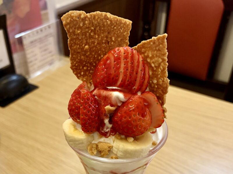 苺パフェのアップ飴細工もパリパリで美味しかったです。