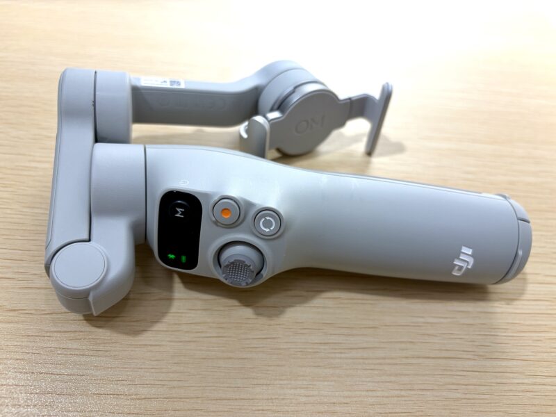 折りたたんだDJI Osmo Mobile 7の外観