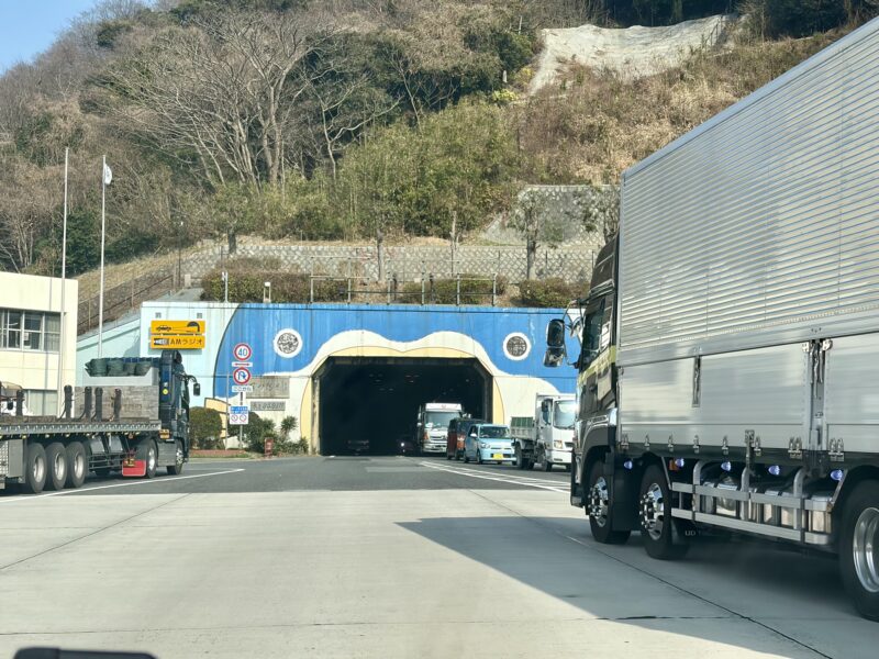 関門海峡トンネル入口のふぐイラスト