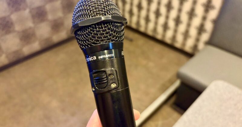 カラオケボックスのマイク