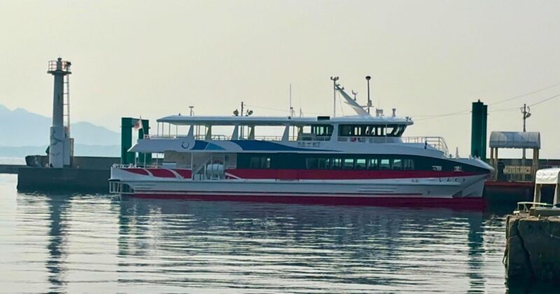 【福岡・相島】相島漁港から見えるフェリー