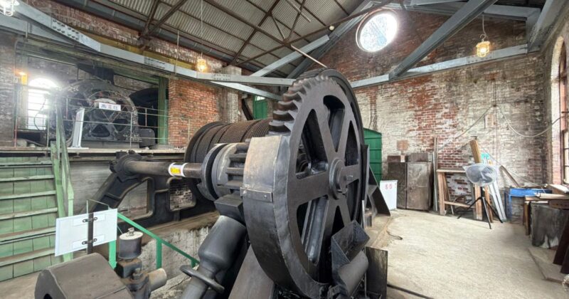 万田坑機械室にある巨大歯車