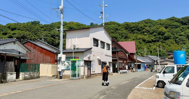 【福岡・相島】レンタルキックボードに乗る女性2026年5月撮影