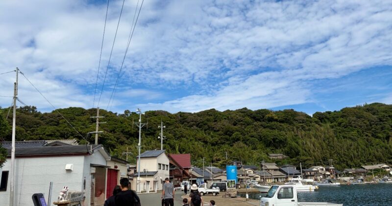 相島1便下船後。観光客多め